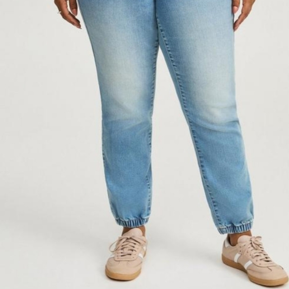 Torrid Weekend mid rise joggers